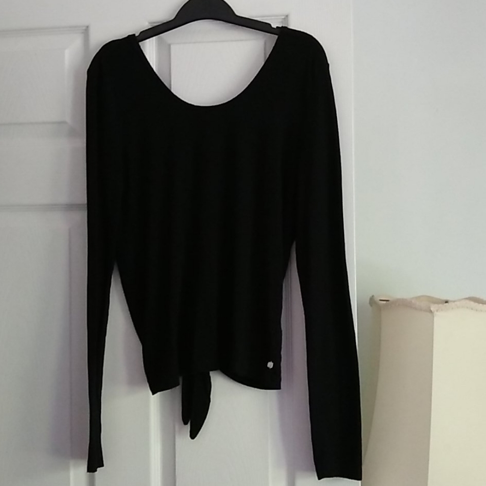 XS Fabletics Black Long-Sleeve Open Back Tee